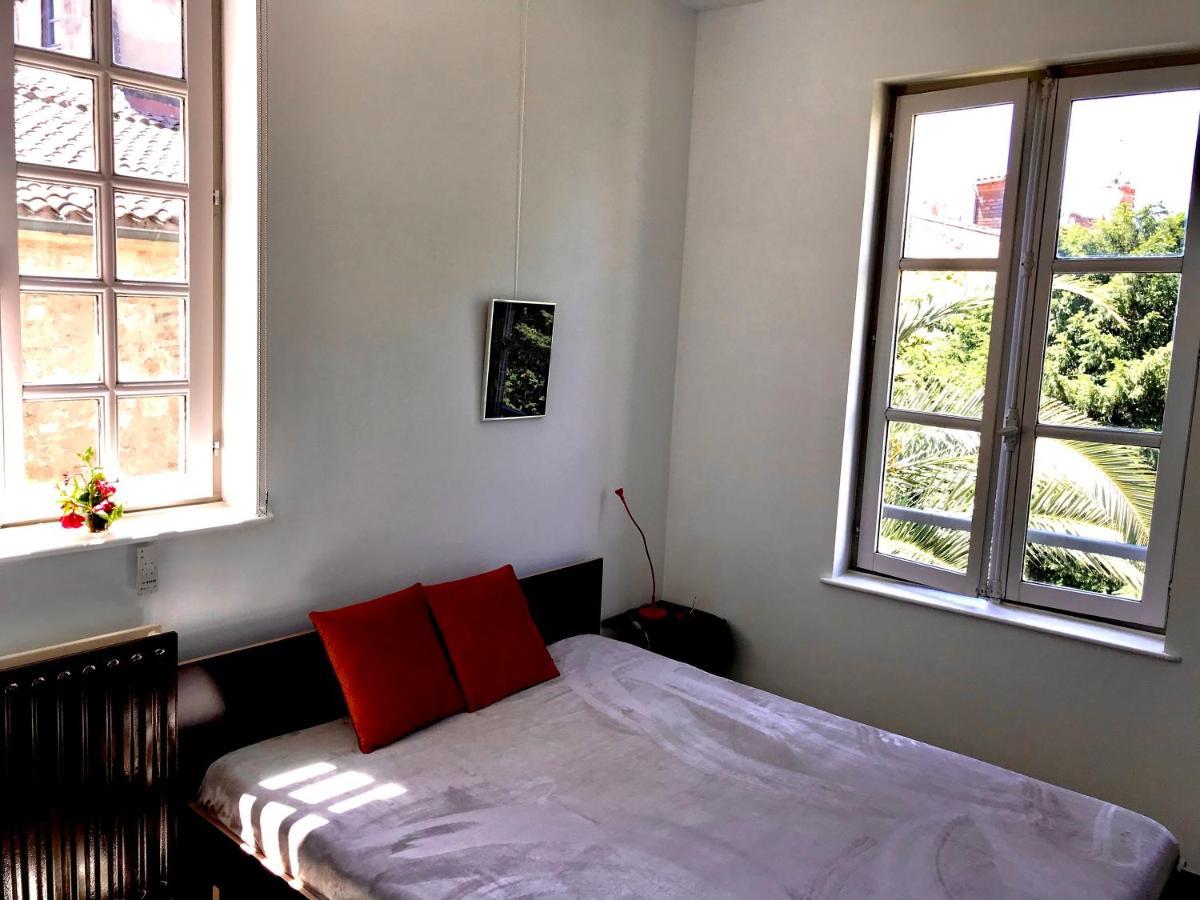 ארל Appartement A La Roquette, Dans L'Hotel De Divonne, Classe. מראה חיצוני תמונה